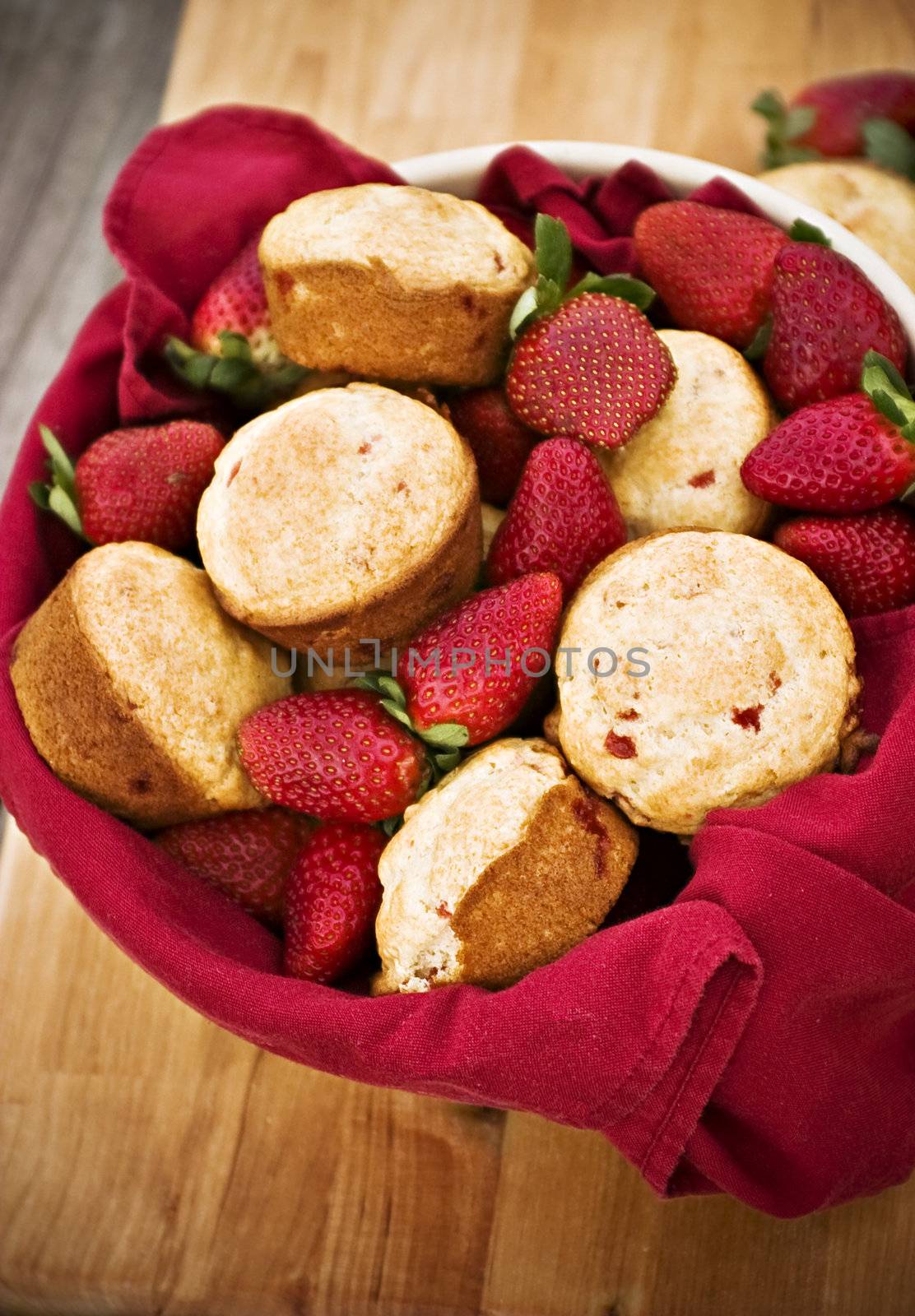 Fresh strawberry muffins with fresh strawberries

