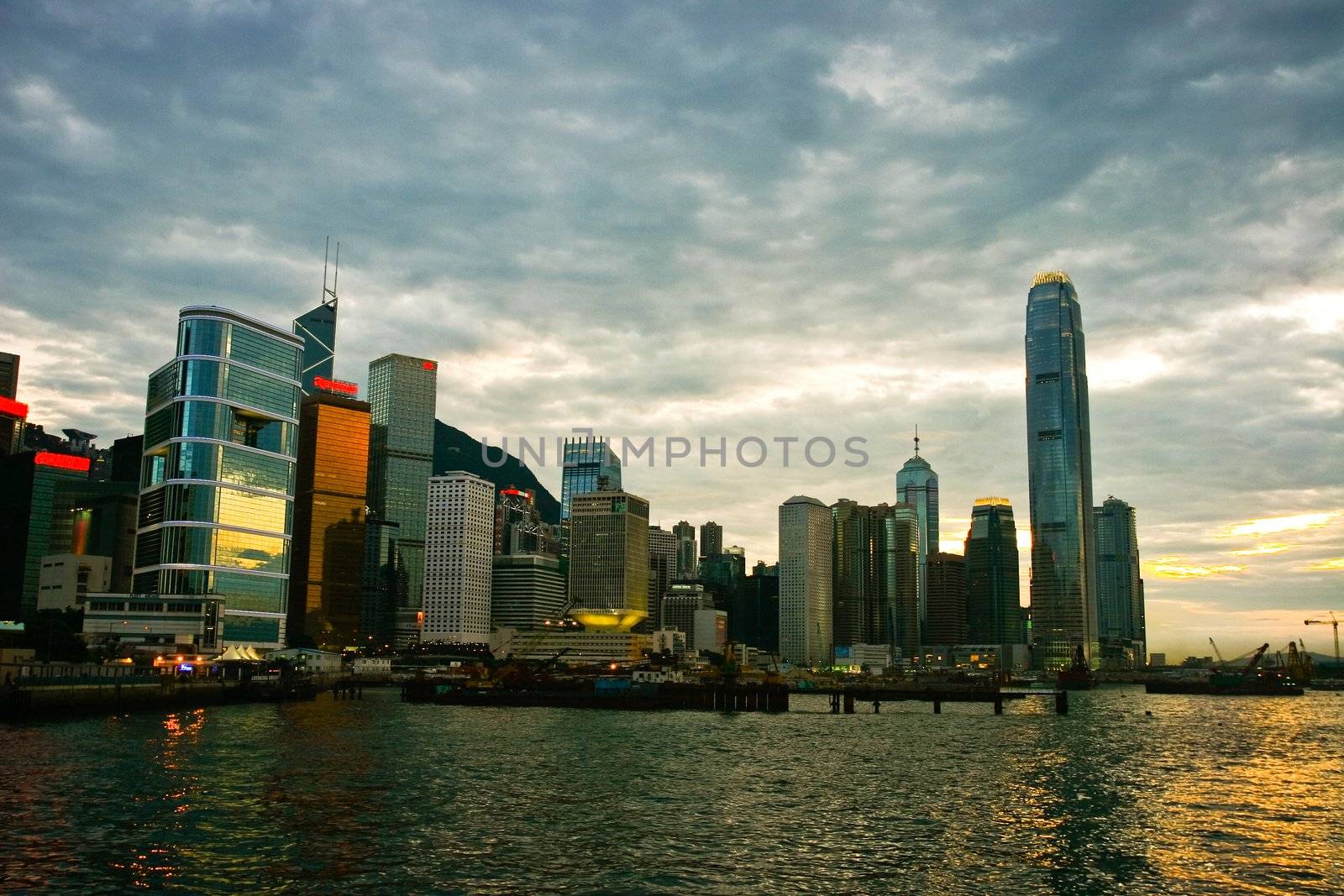 Sunset in Hong Kong by yayalineage