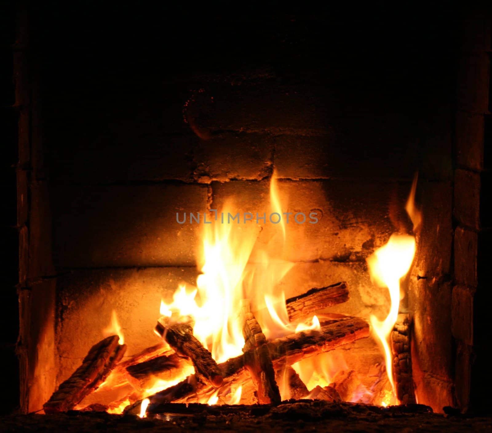 Warmy fie in fireplace