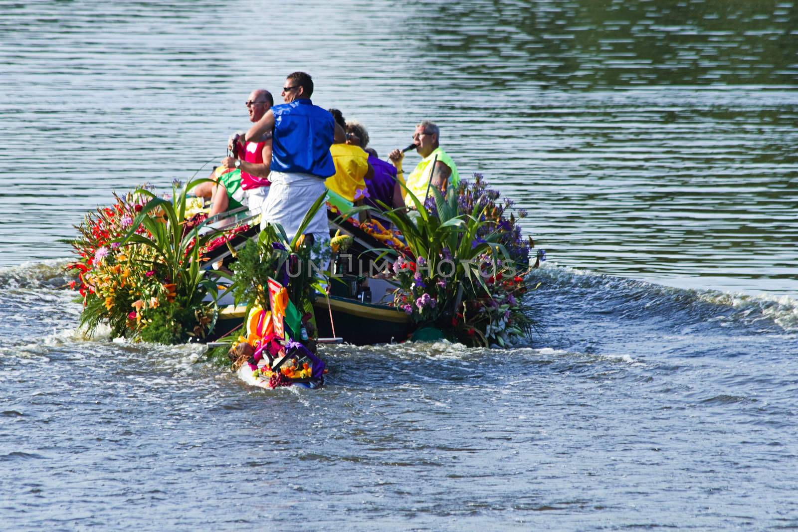 VLAARDINGEN, THE NETHERLANDS - JULI 2010: Beautiful flower boats in the unique annual Westland Floating Parade Juli 30, 2010, Vlaardingen, the Netherlands.

