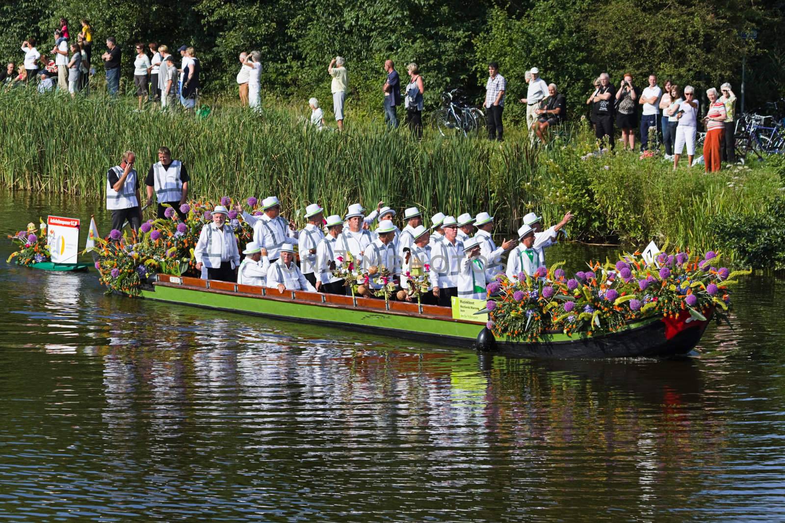 VLAARDINGEN, THE NETHERLANDS - JULI 2010: Beautiful flower boats in the unique annual Westland Floating Parade Juli 30, 2010, Vlaardingen, the Netherlands.

