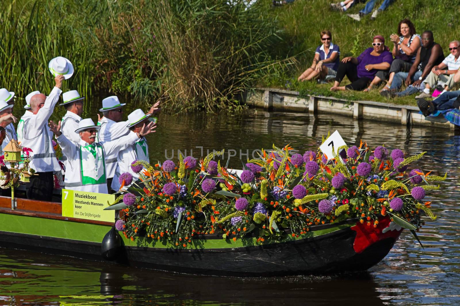 VLAARDINGEN, THE NETHERLANDS - JULI 2010: Beautiful flower boats in the unique annual Westland Floating Parade Juli 30, 2010, Vlaardingen, the Netherlands.

