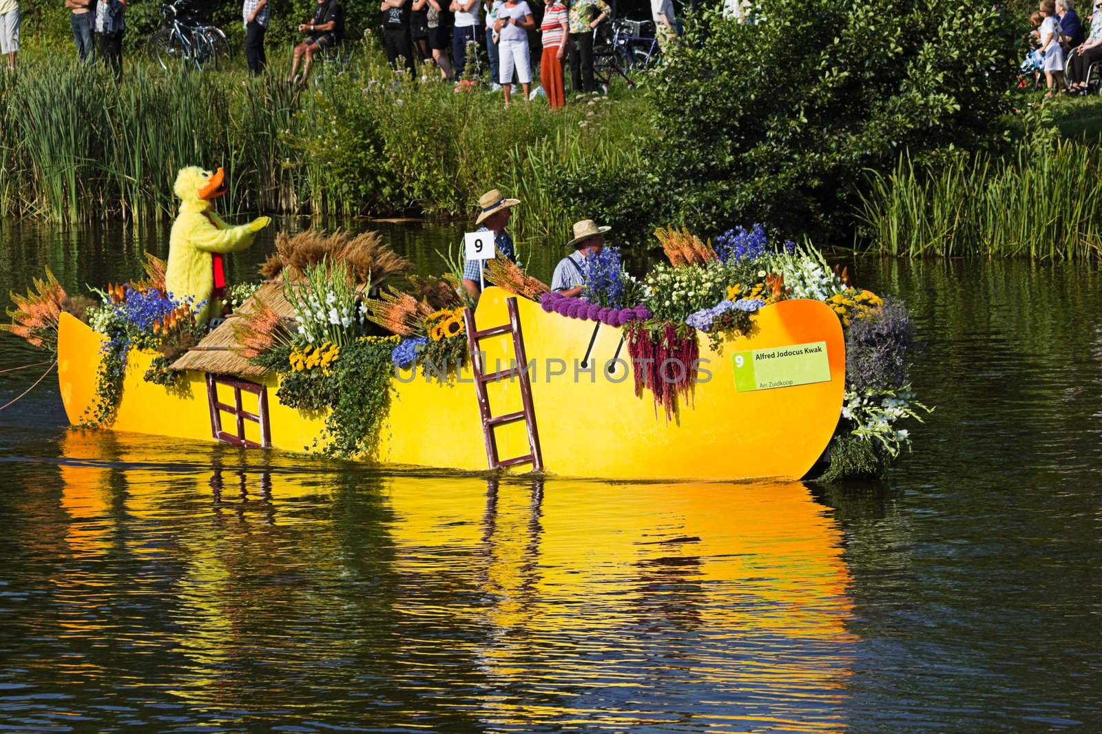 VLAARDINGEN, THE NETHERLANDS - JULI 2010: Beautiful flower boats in the unique annual Westland Floating Parade Juli 30, 2010, Vlaardingen, the Netherlands.

