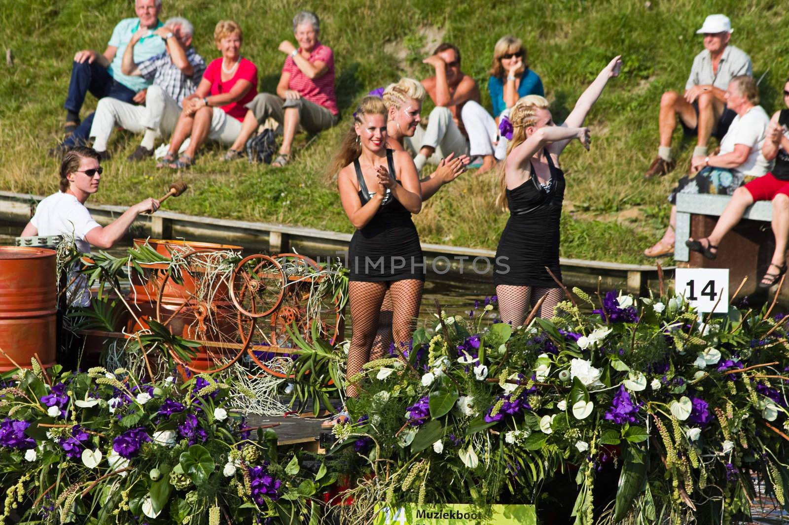VLAARDINGEN, THE NETHERLANDS - JULI 2010: Beautiful flower boats in the unique annual Westland Floating Parade Juli 30, 2010, Vlaardingen, the Netherlands.

