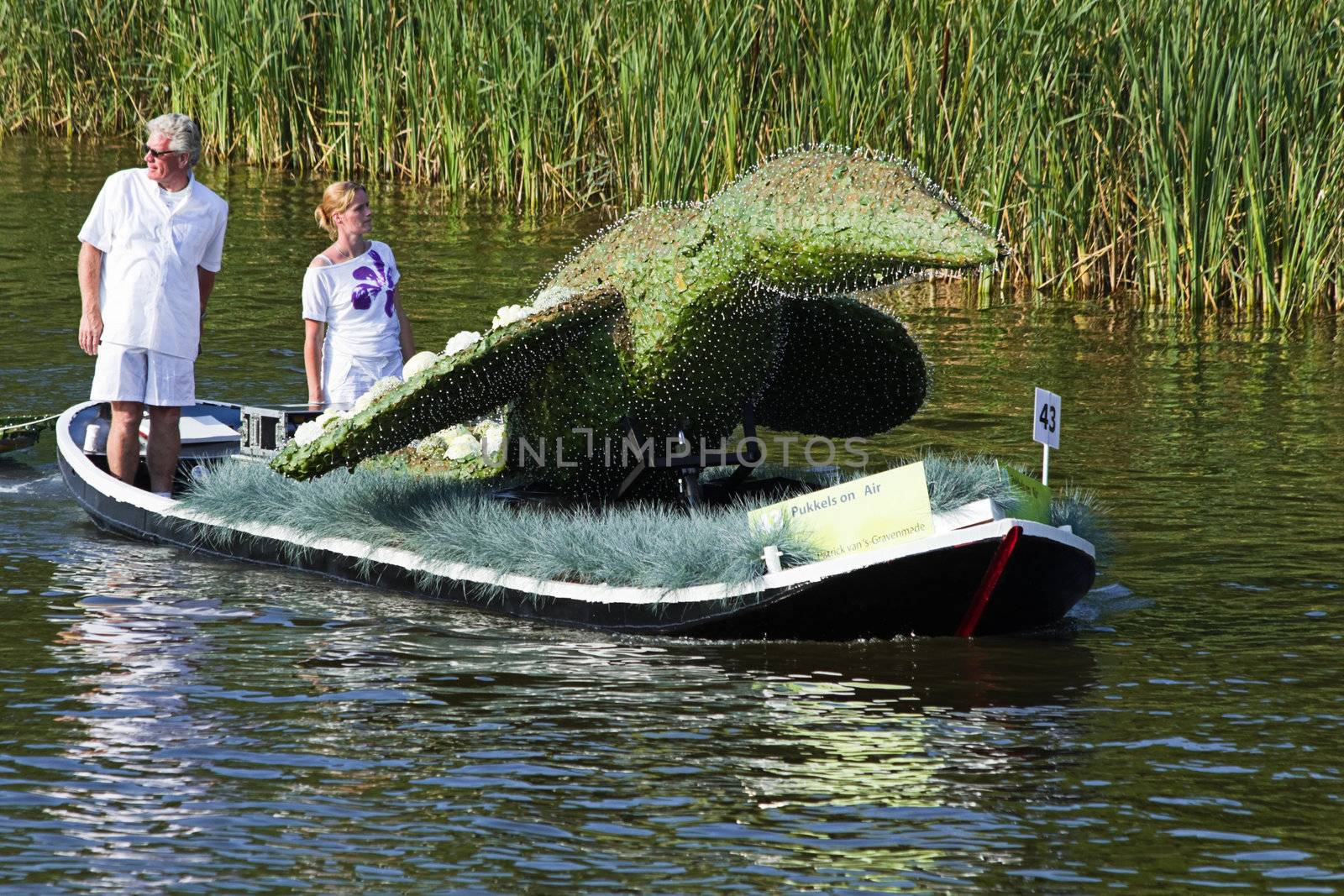 VLAARDINGEN, THE NETHERLANDS - JULI 2010: Beautiful flower boats in the unique annual Westland Floating Parade Juli 30, 2010, Vlaardingen, the Netherlands.

