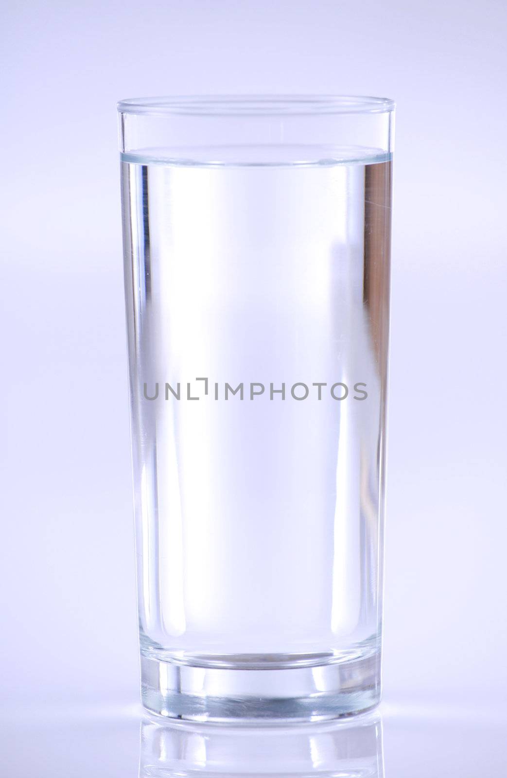 Clear glass of water, focus on sides shallow DOF