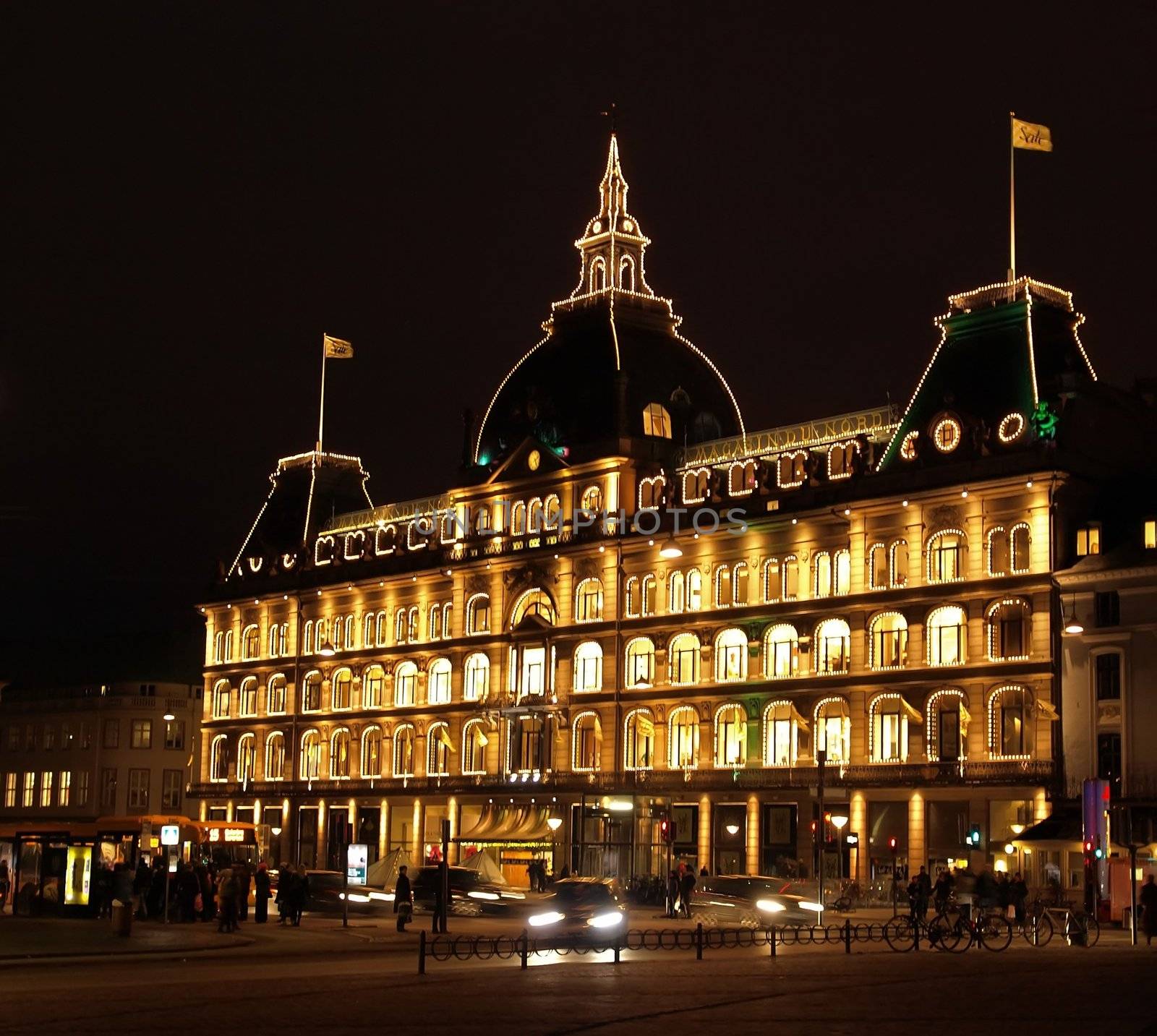 Magasin shopping center at night by Ric510