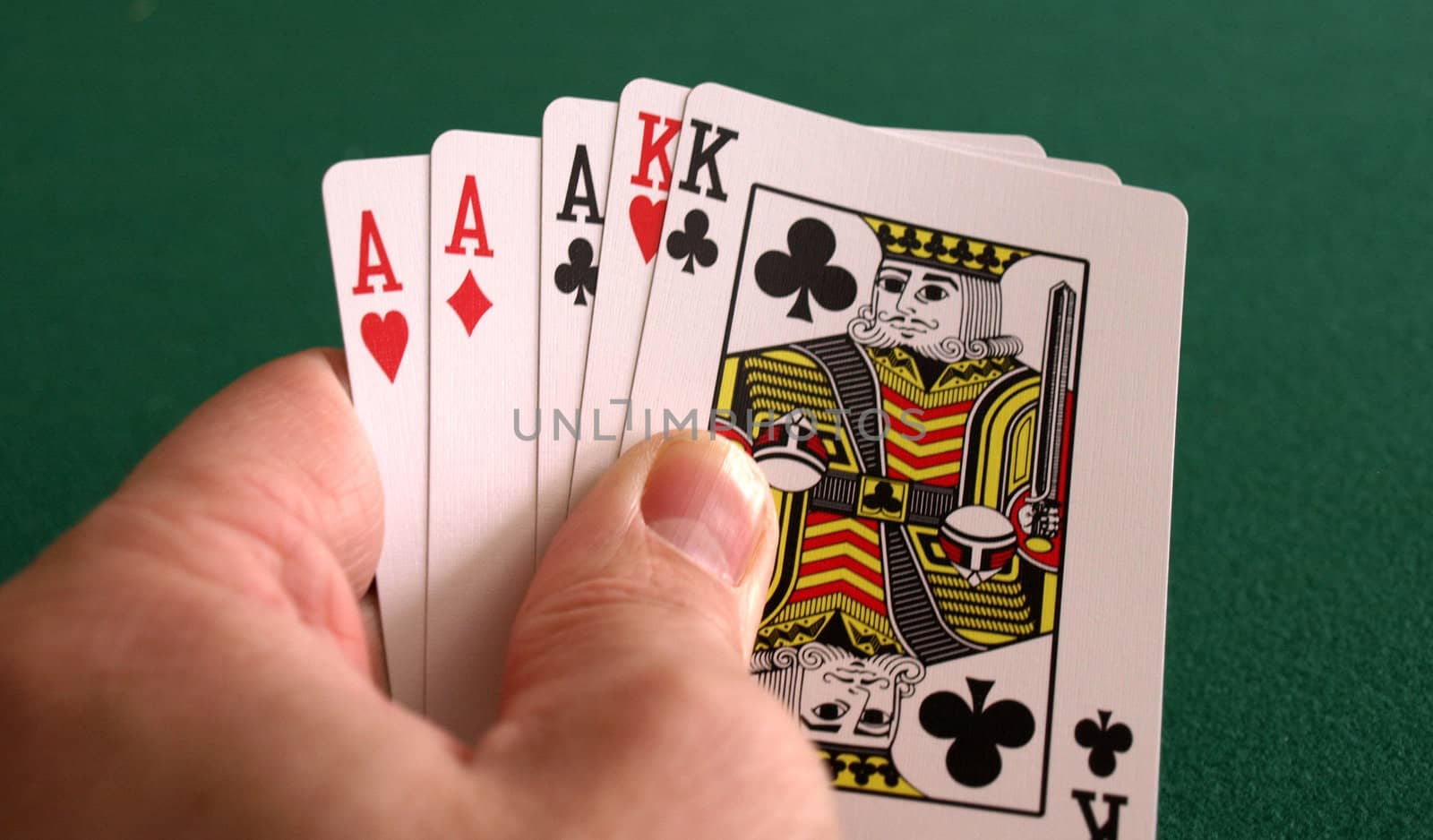 a great pojer hand with aces and kings