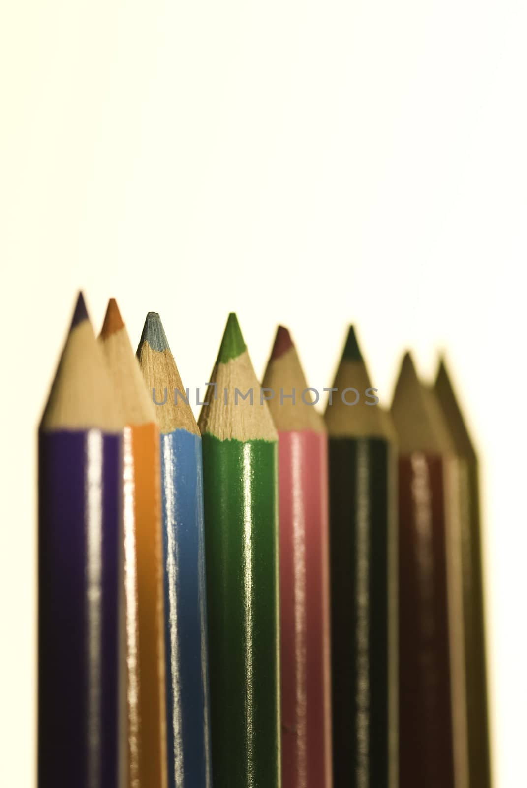 8 pens in different colors
