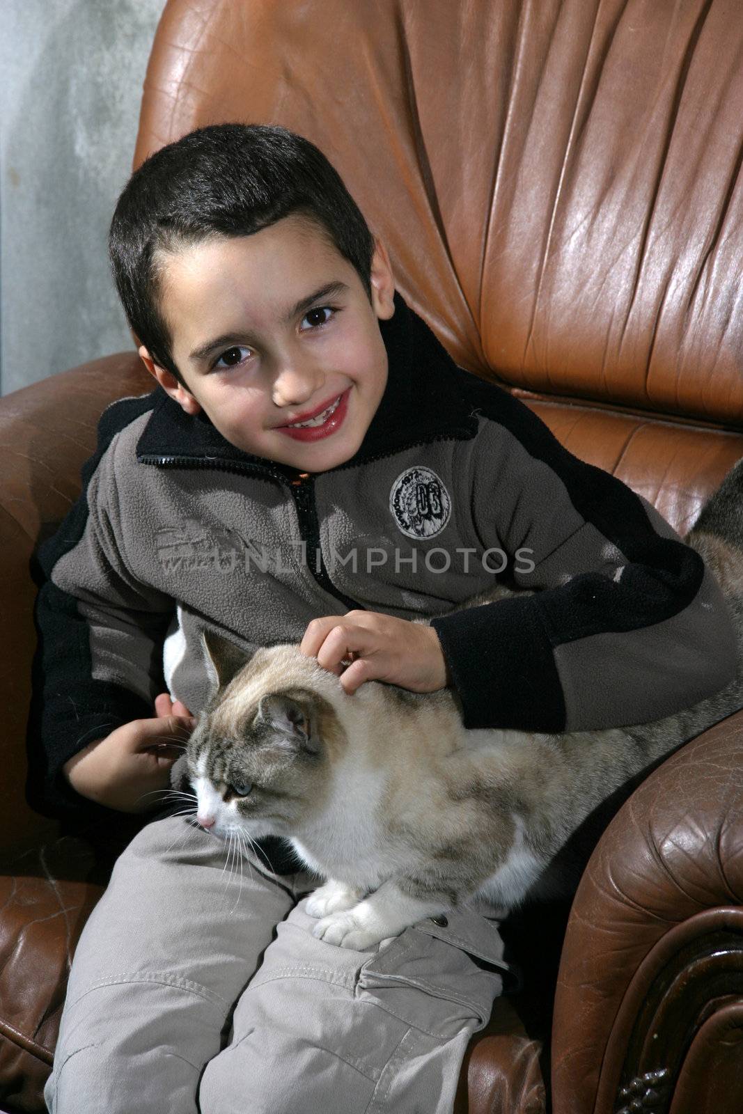 boy with cat by jpcasais