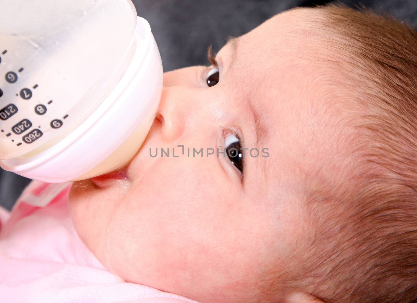 Baby bottle feeding by phakimata
