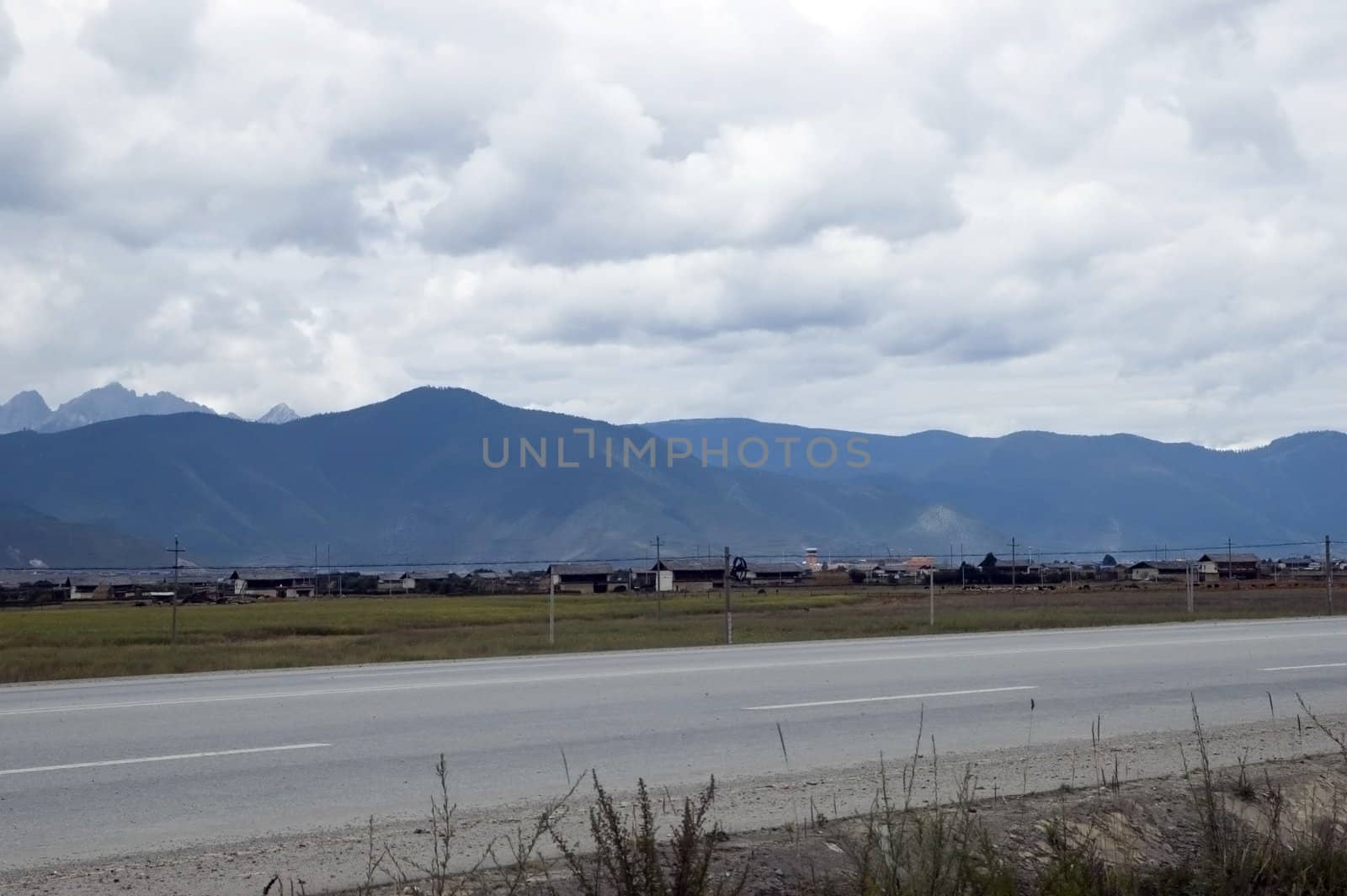 Mysterious road from Lijiang city to famous Shangrila town in Yunnan province, China. 