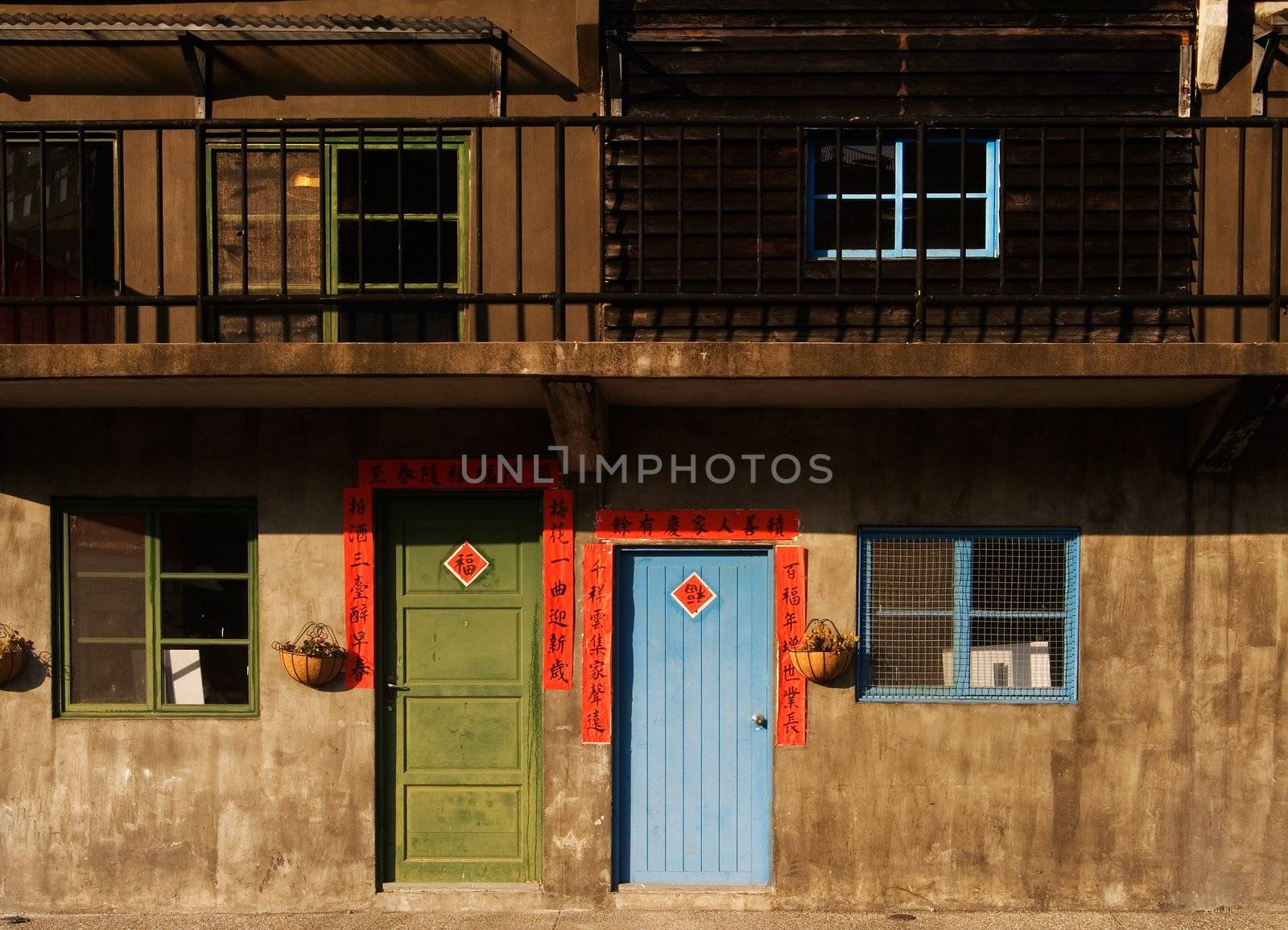 It is old house sight in Asia or Chinese house. A legacy from 20 years ago.