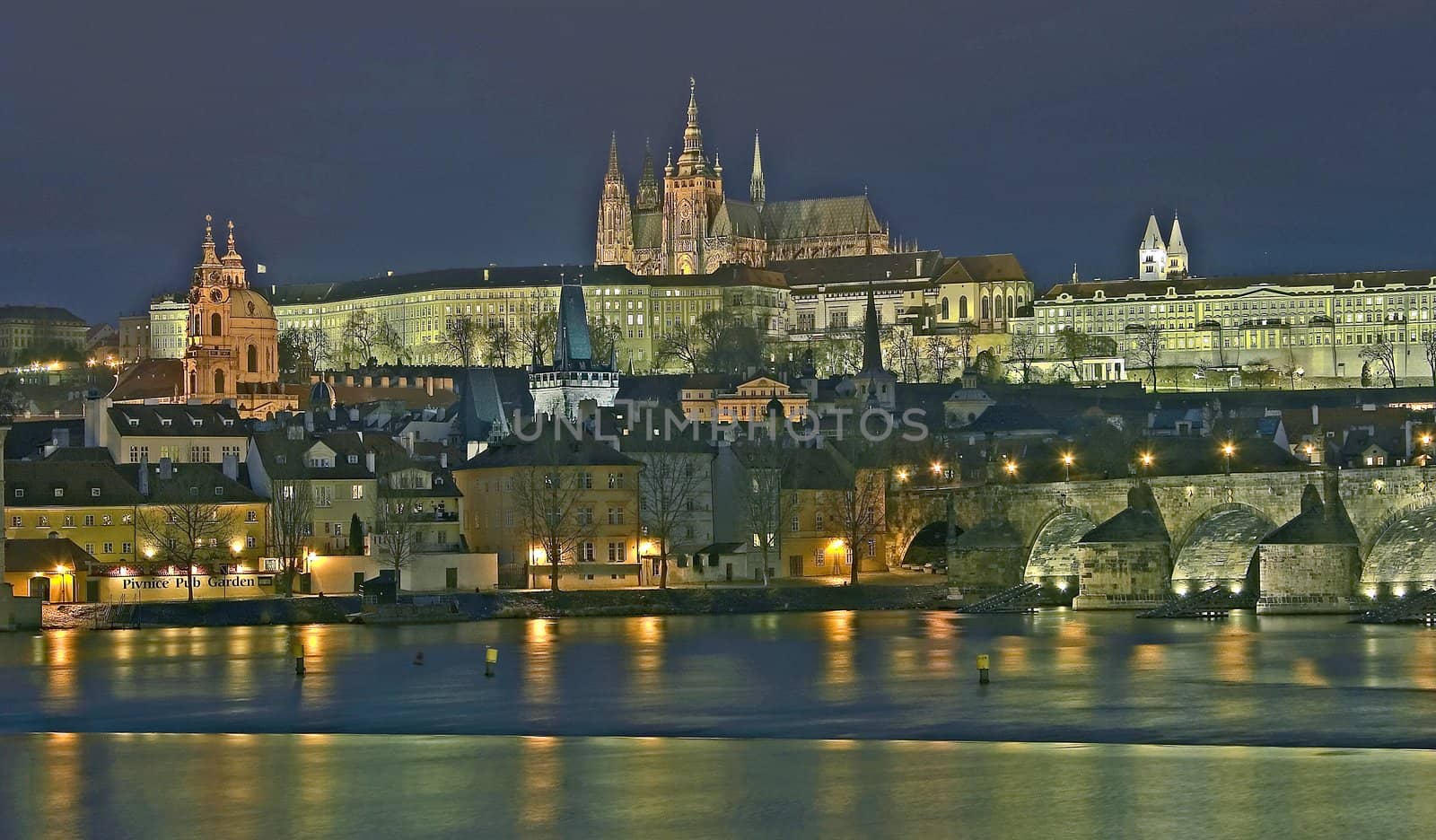 Night view to Prague castle 