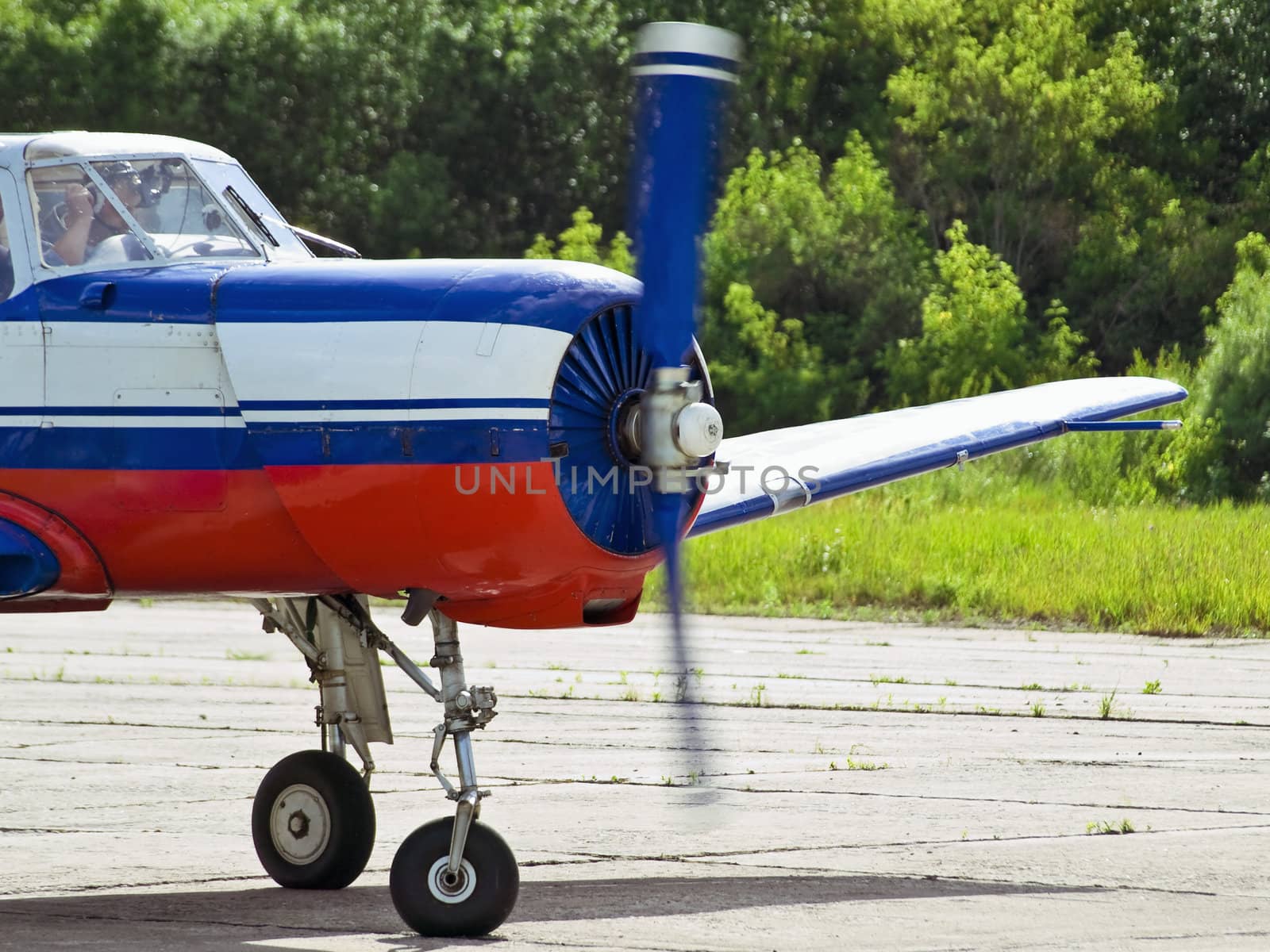 airplane ready to fly on the air strip 