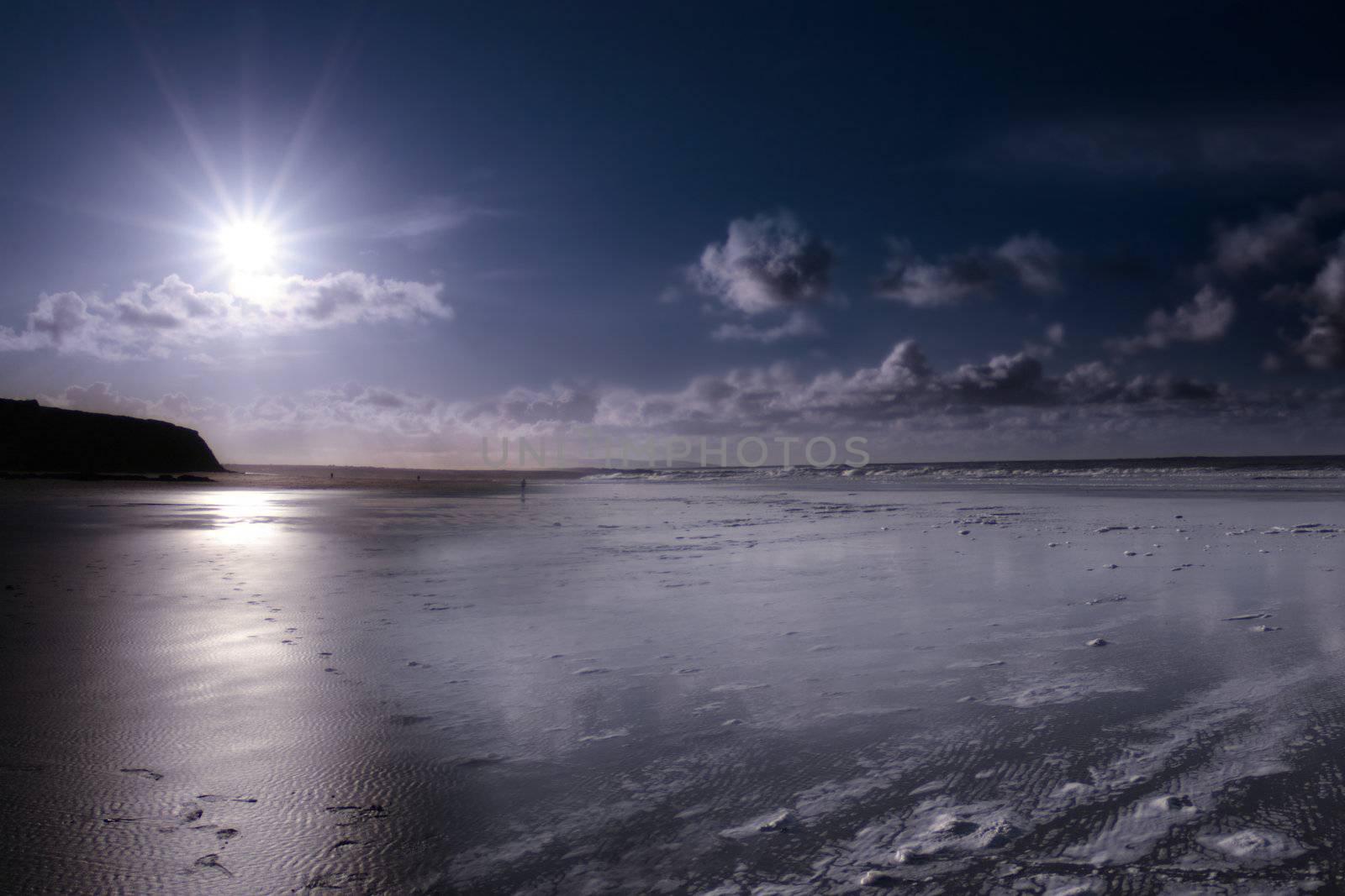 the waves with reflection crashing in on ballybunion beach ireland