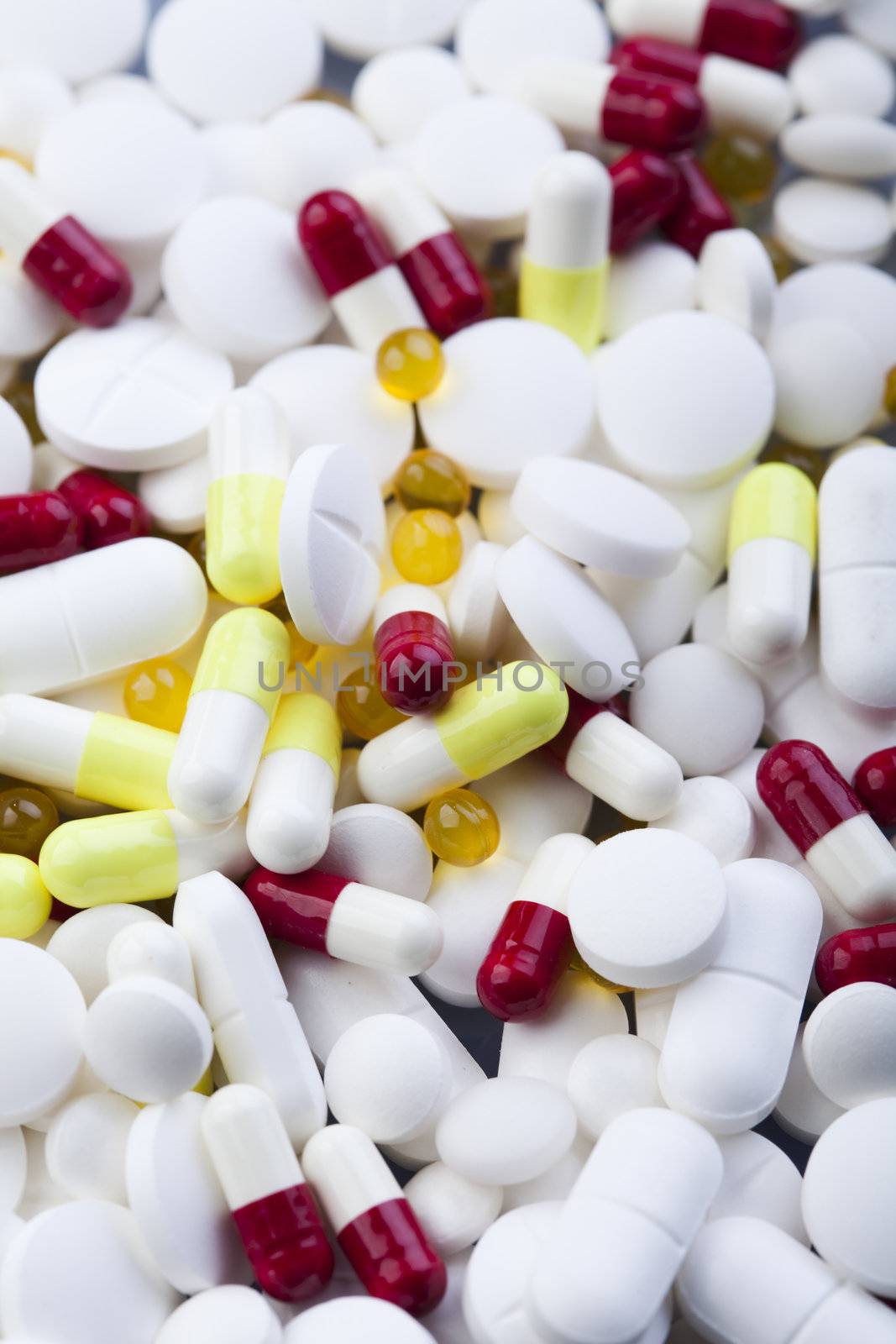 Pills and capsules by JanPietruszka