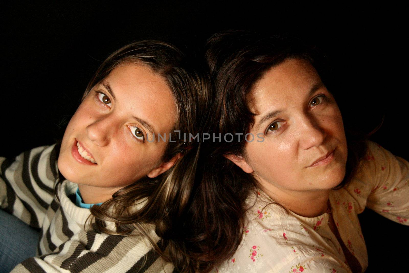 beautiful photo of sisters by jpcasais