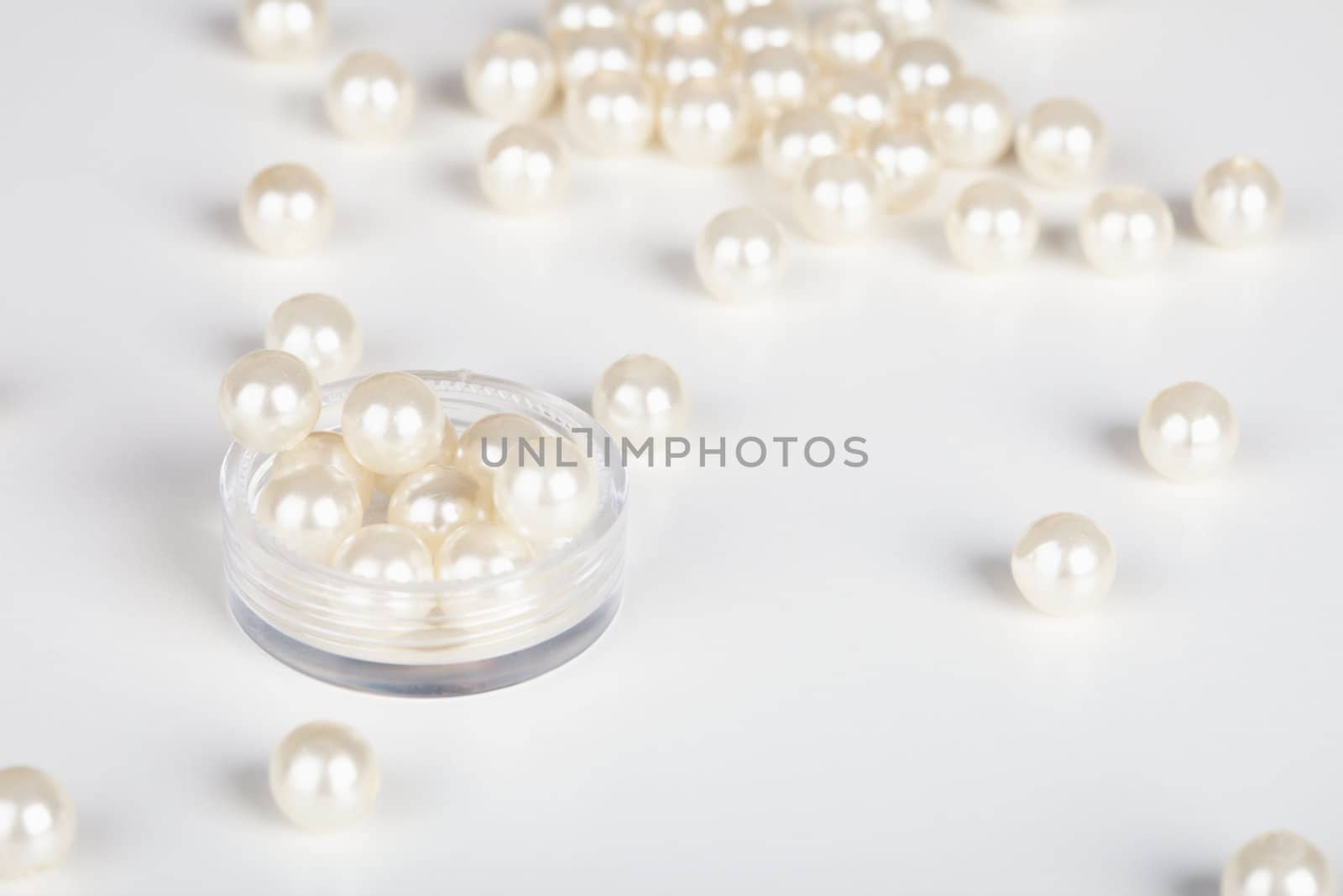 The artificial pearls are scattered light background