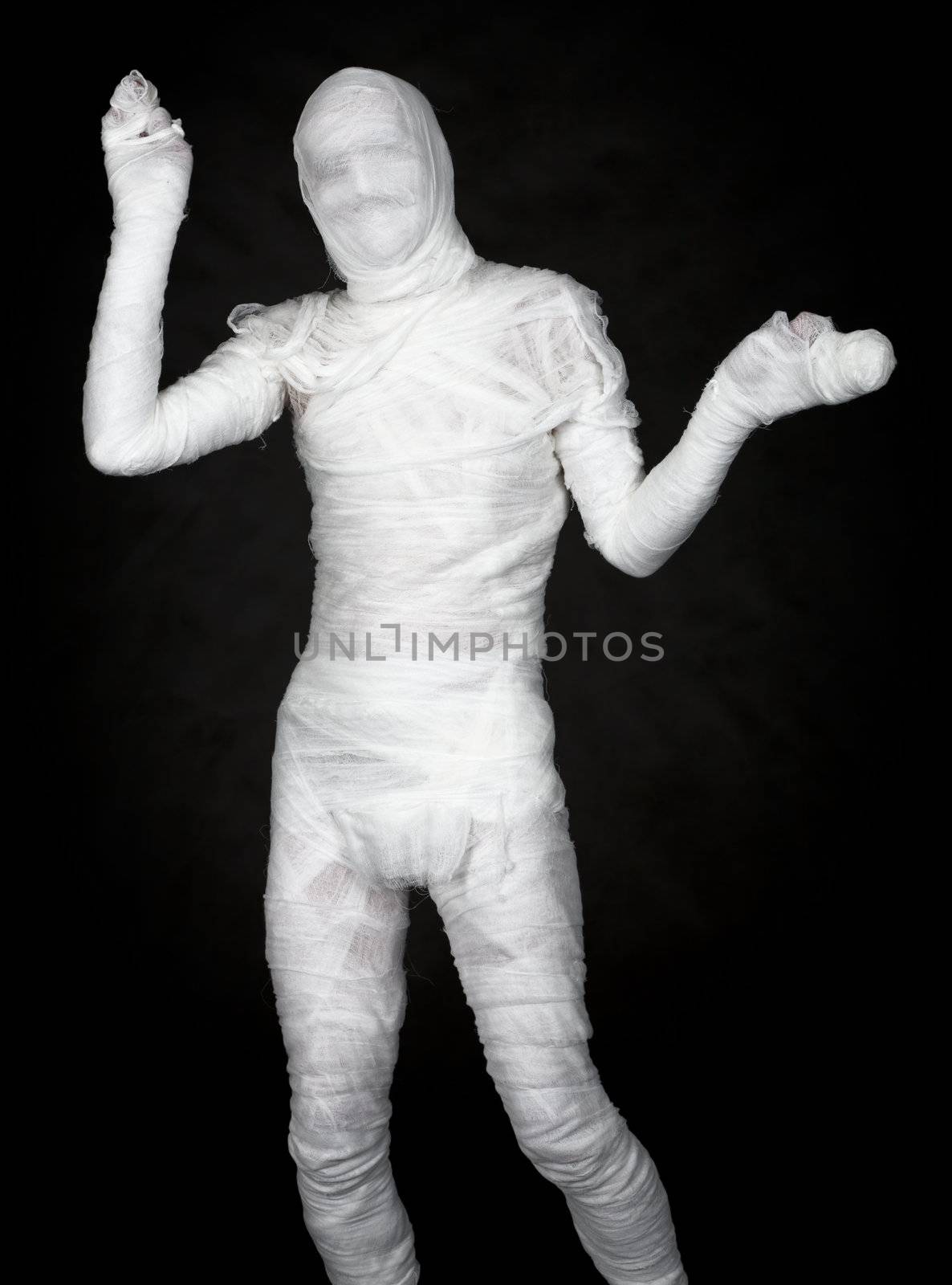 The man representing a mummy by pzaxe