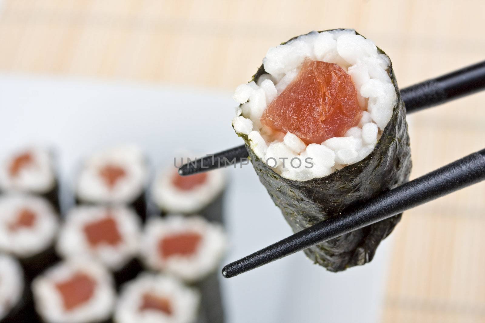 raw tunafish sushi by bernjuer