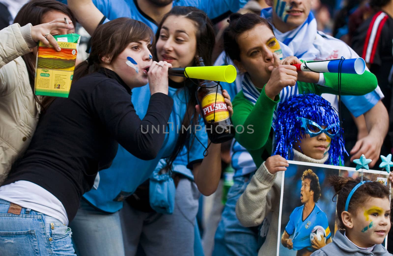 MONTEVIDEO - JULY 02: Urugayan funs celebrating the first semifinals in 40 years after beating Ghana on 2010 world cup on July 02, 2010 in Montevideo, Uruguay 