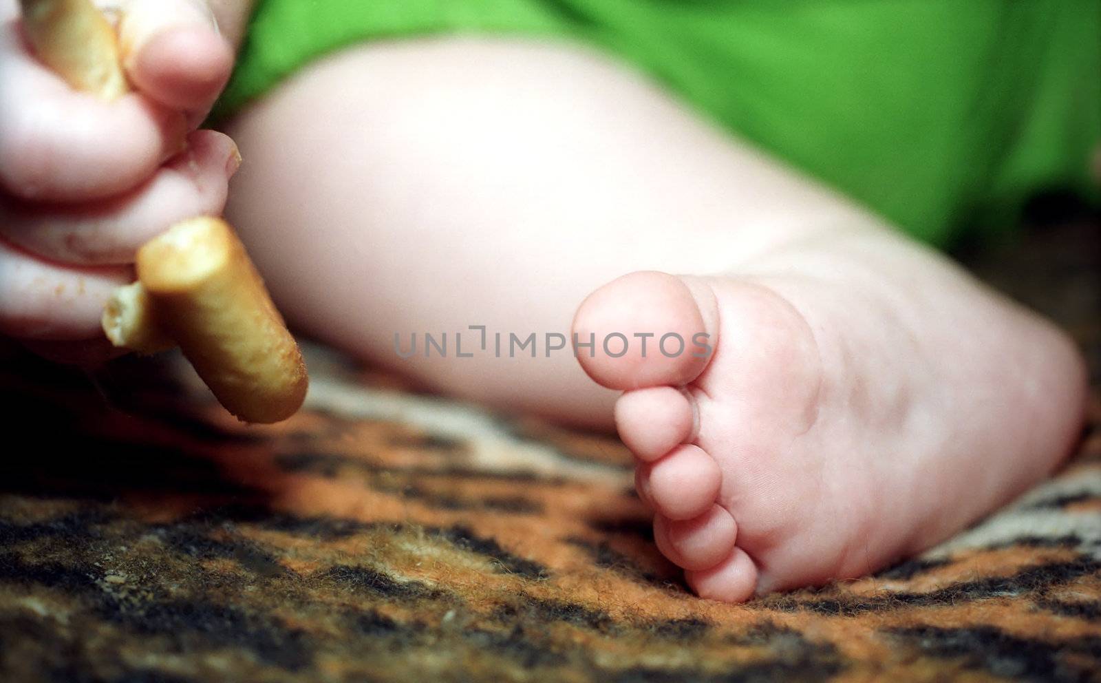 Infant foot and hand fingers with cracknel  by mulden