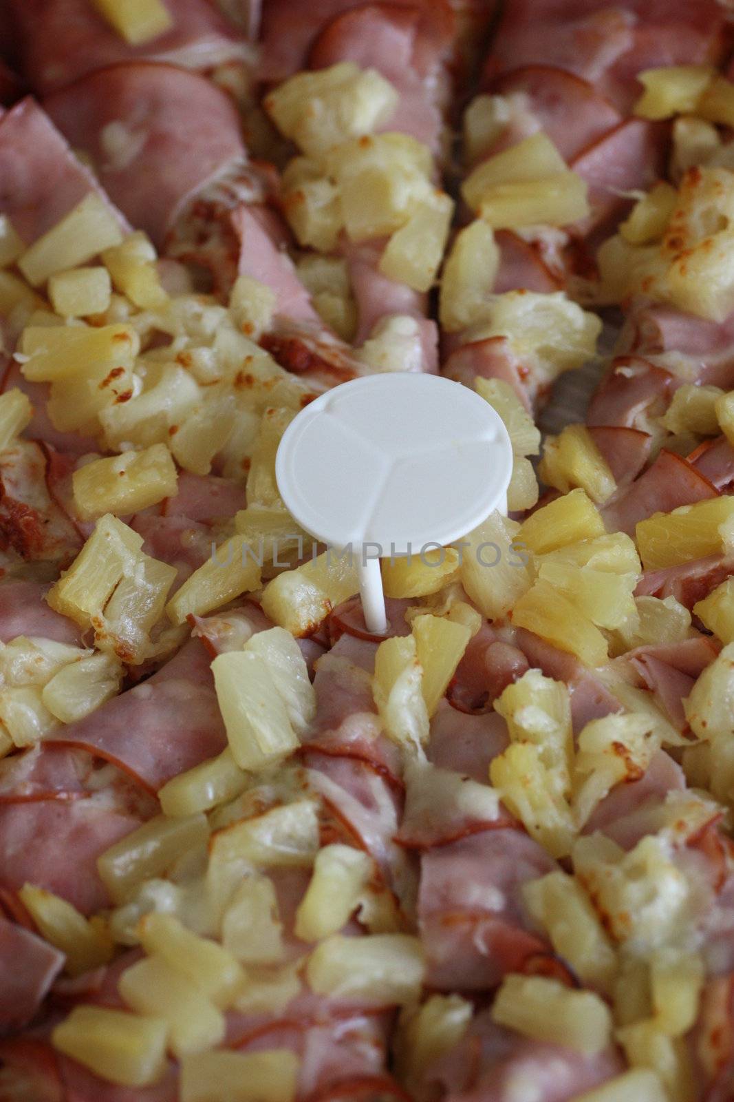 Hawaiian Pizza by MichaelFelix