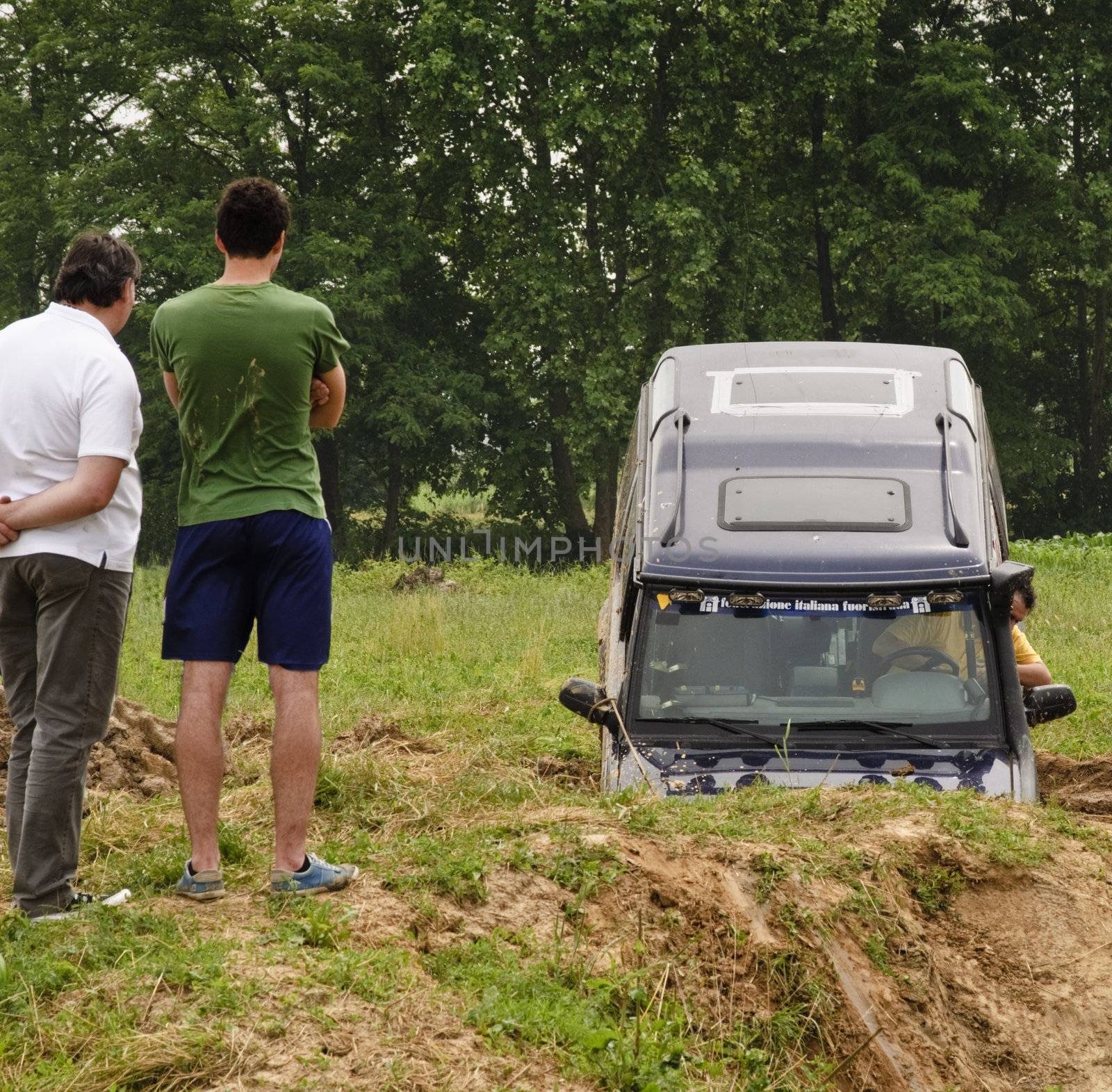 driving off road by verbano