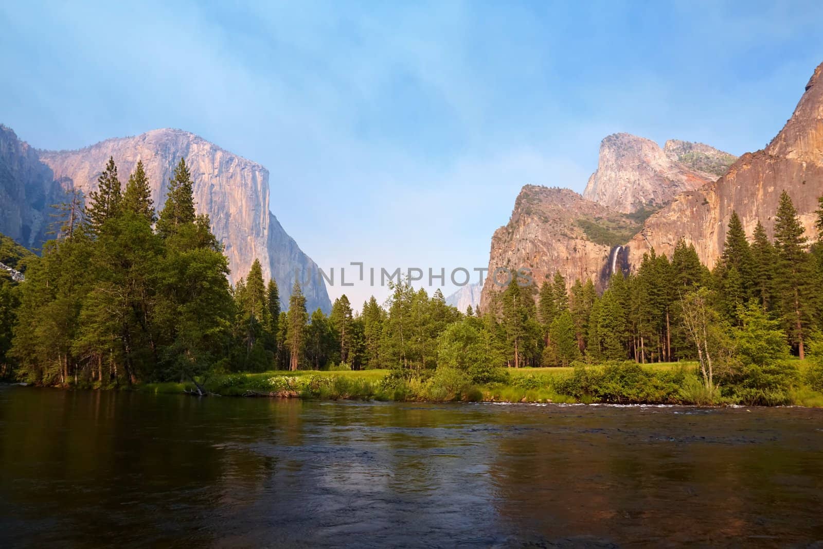 Merced River meadows, Yosemite Valley, Yosemite National Park, California, USA