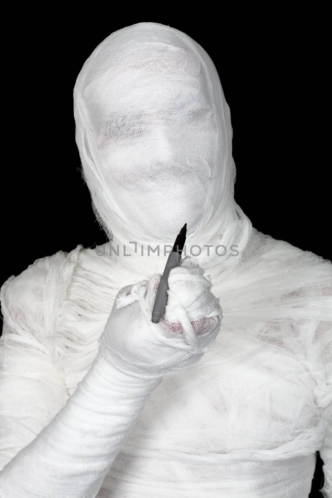 Man of bandaged drawing herself on face