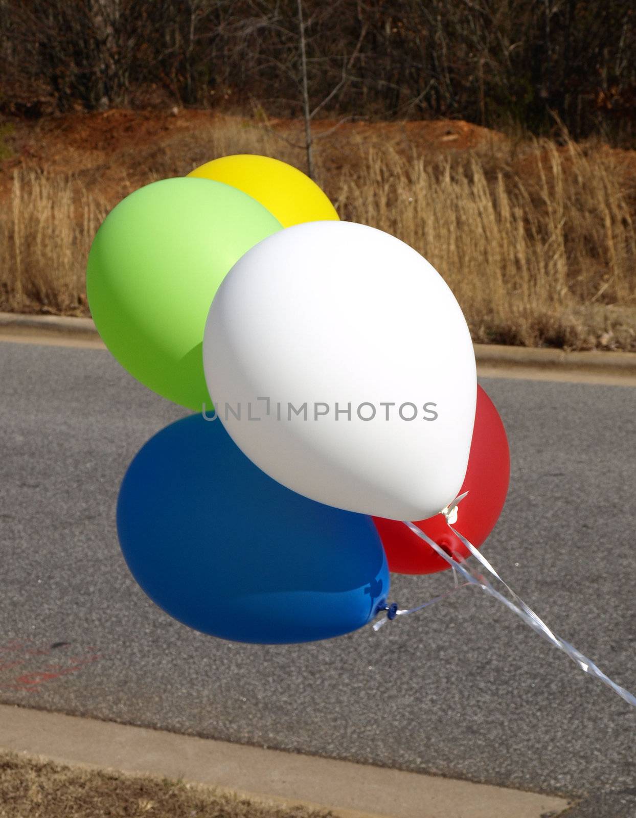 Balloons up close in the road to show where to turn