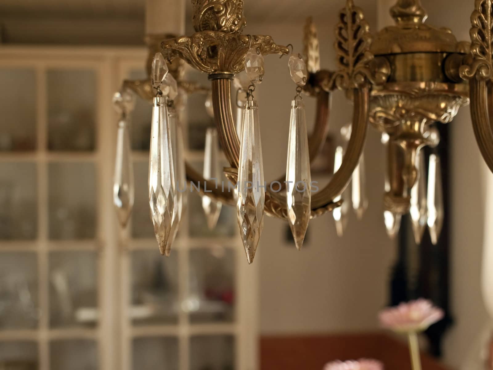 Details of Classical Style Old Beautiful Crystal Chandelier        