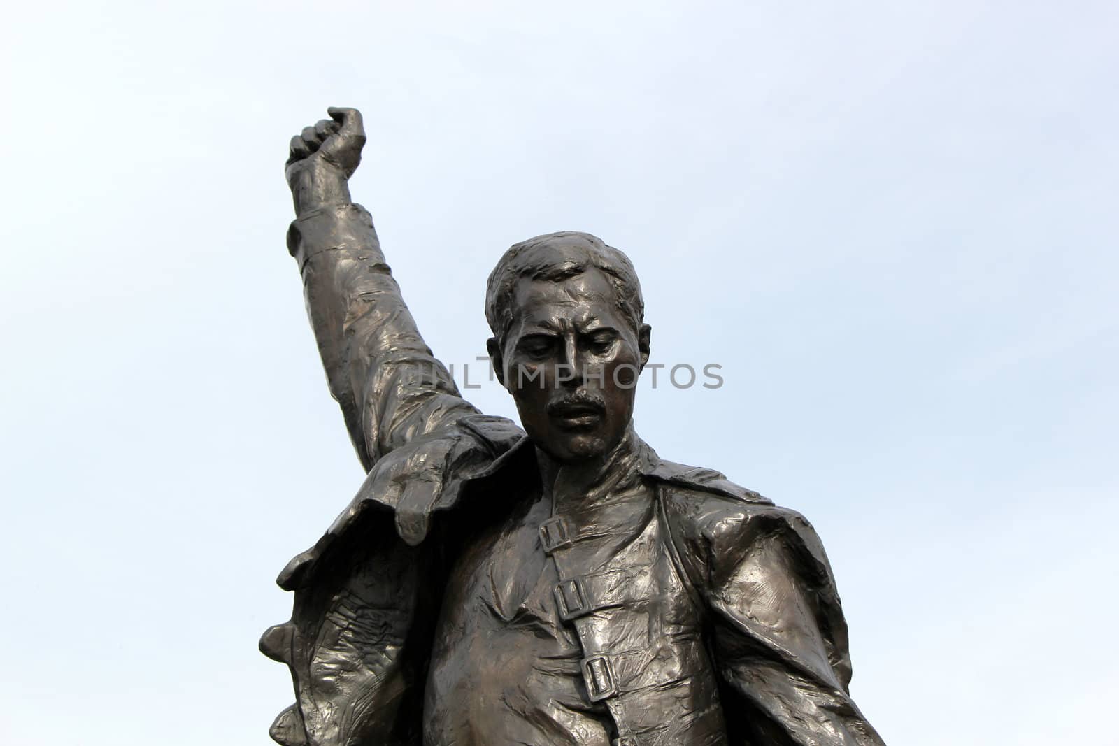 Freddie Mercury statue by Elenaphotos21