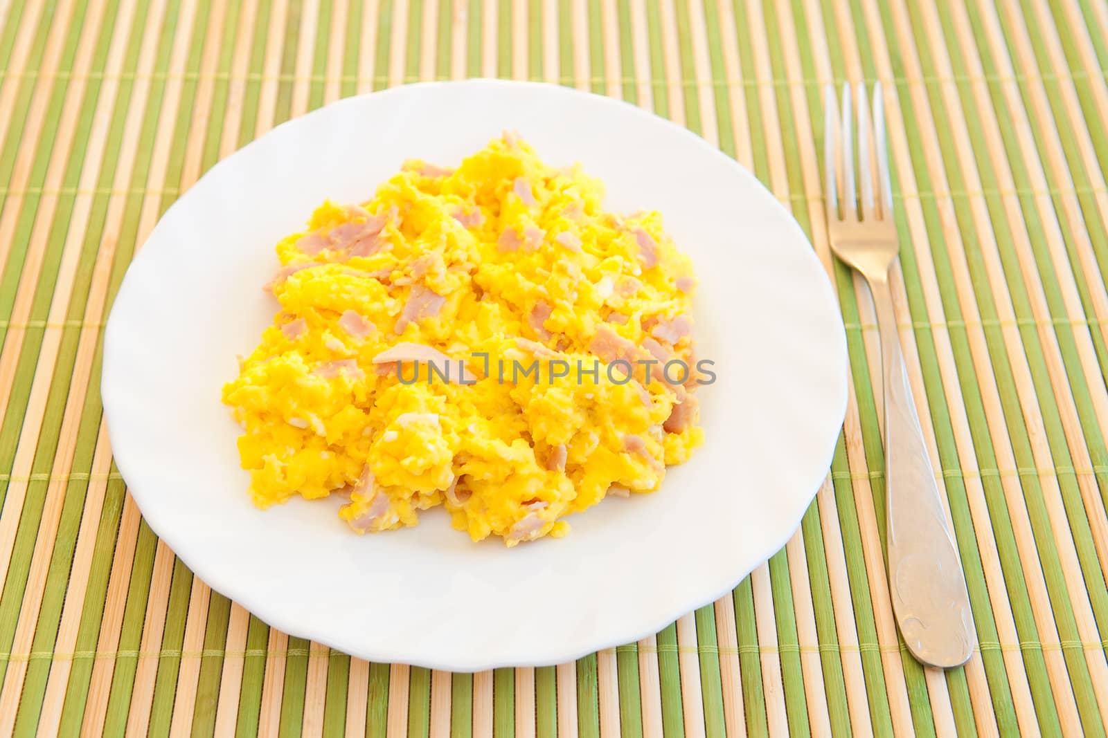 Scrambled eggs by Yaurinko