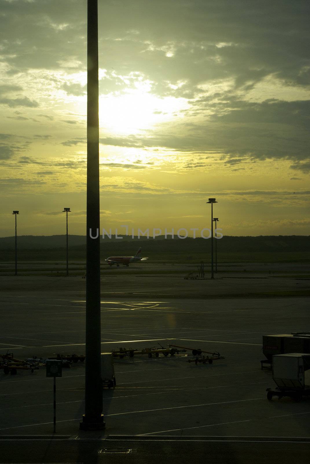 Sunrise on the Kuala Lumpur airport by shkyo30