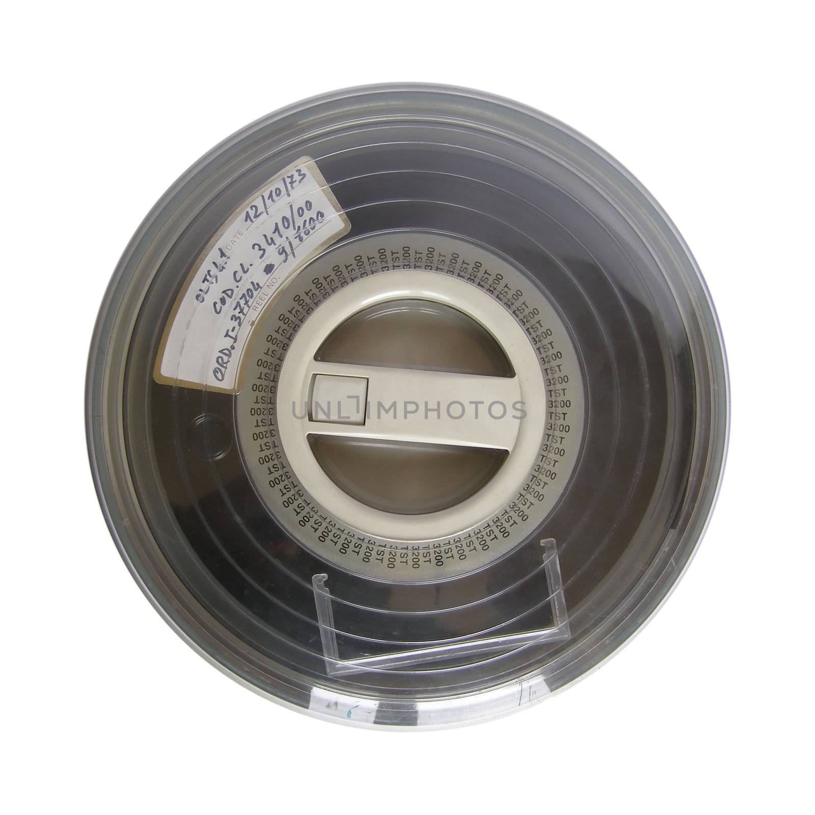 Magnetic tape reel for computer data storage