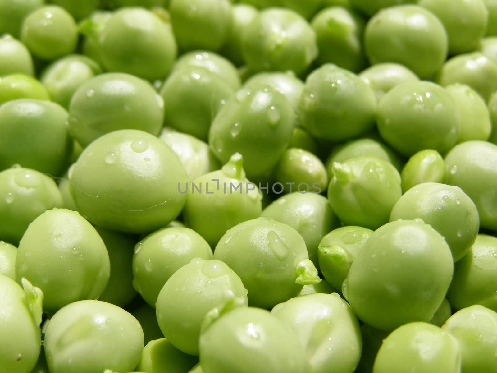 Peas by claudiodivizia