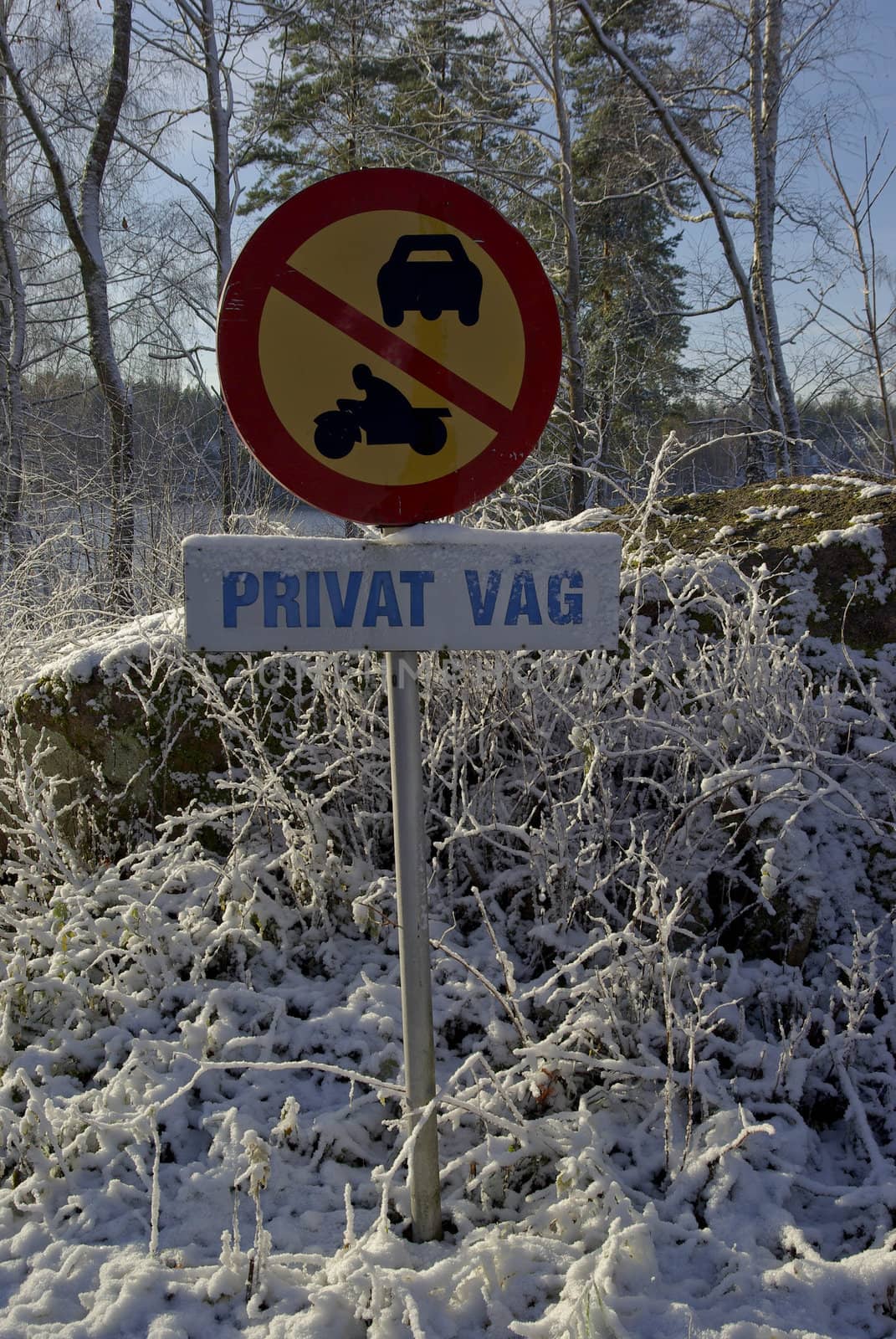 A sign saying "Private Road" in swedish a windter day.