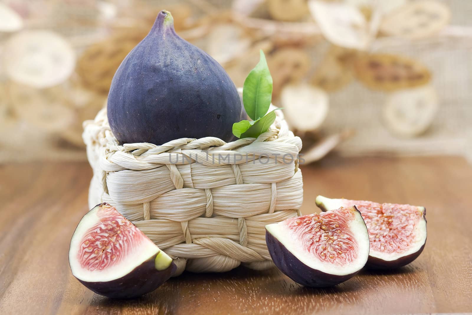 fresh figs by miradrozdowski