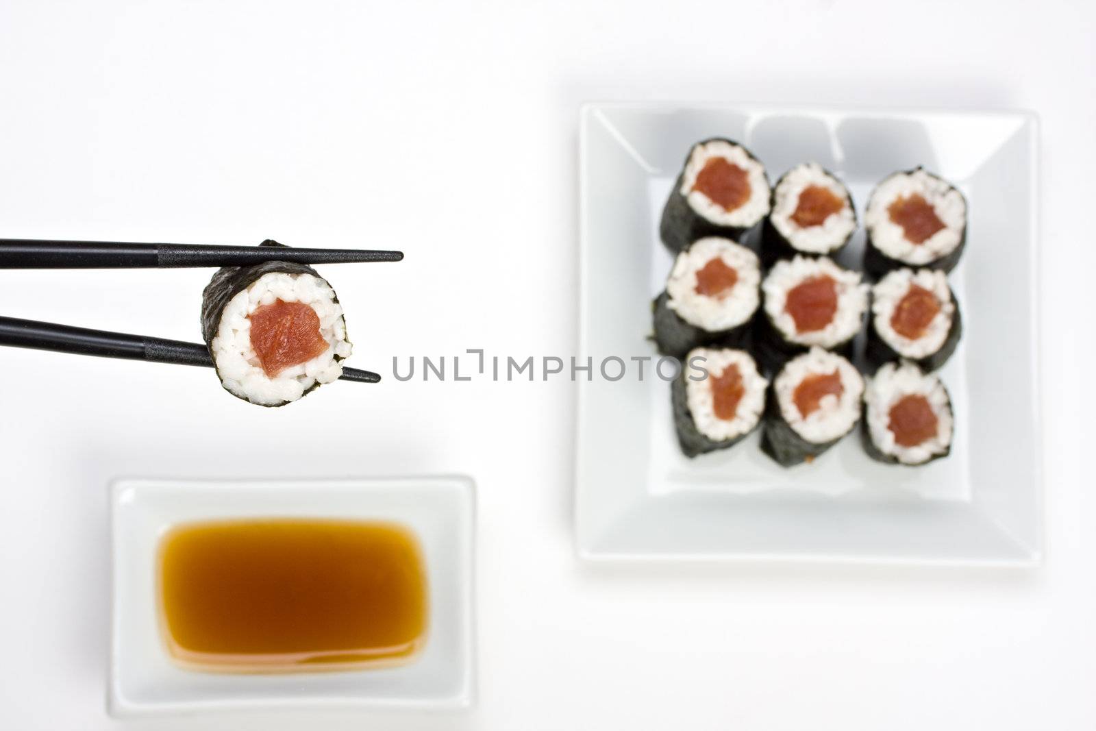 raw tunafish sushi by bernjuer
