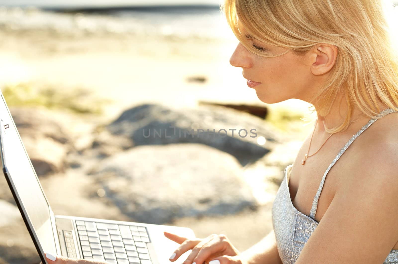 outdoor picture of lovely blond with laptop