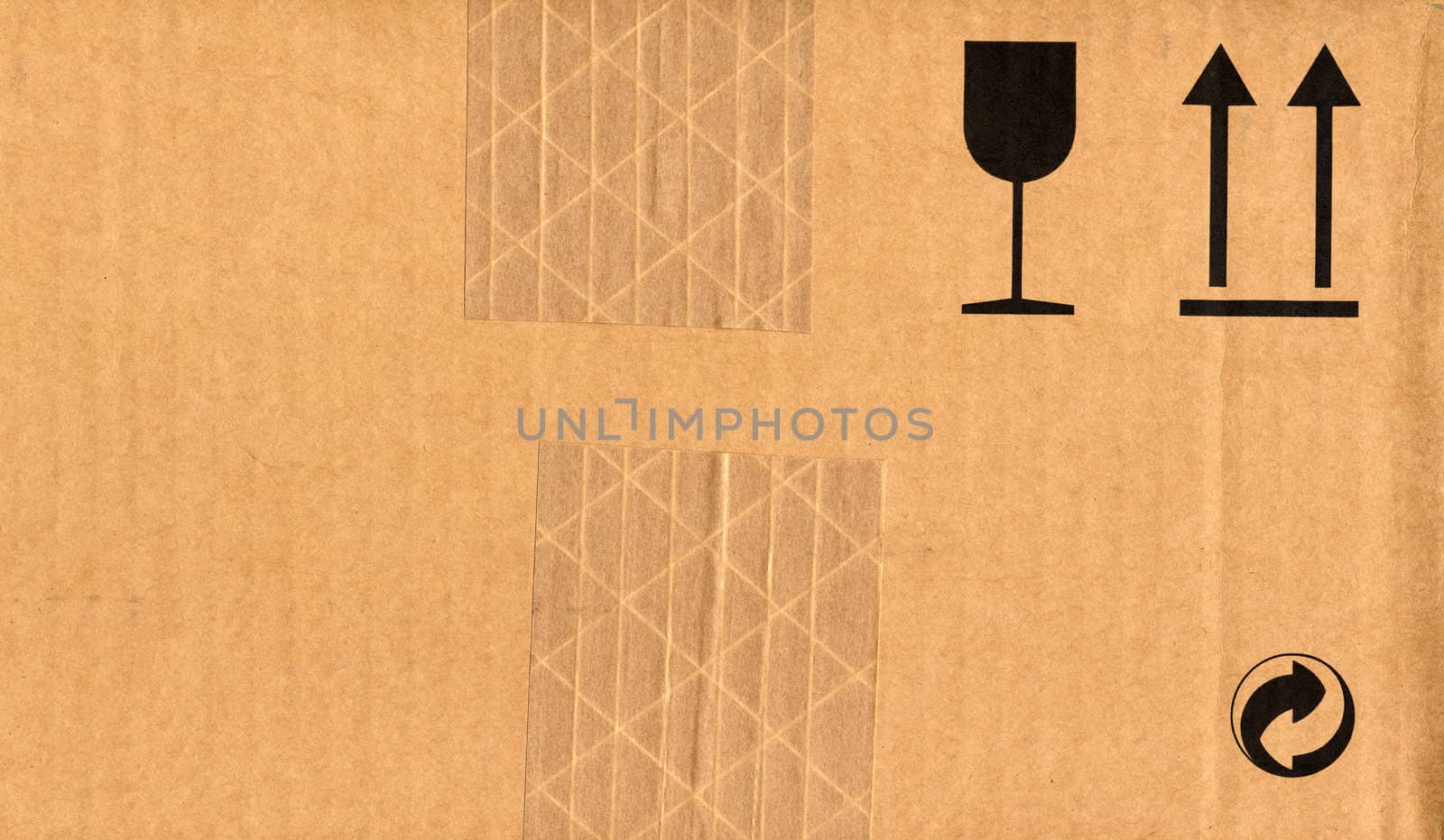 Corrugated cardboard with fragile glass and wet umbrella symbols