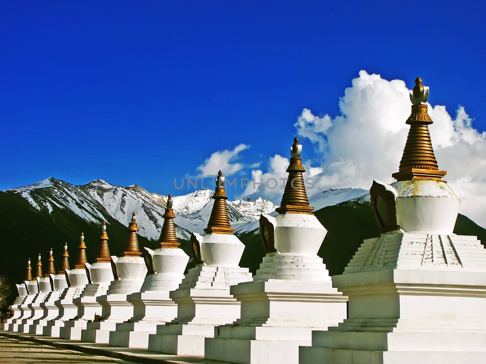 The White Buddhist pagoda group by xfdly5