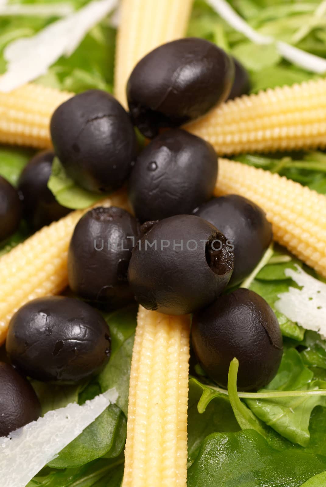 Baby corn salad with rocket and black olives