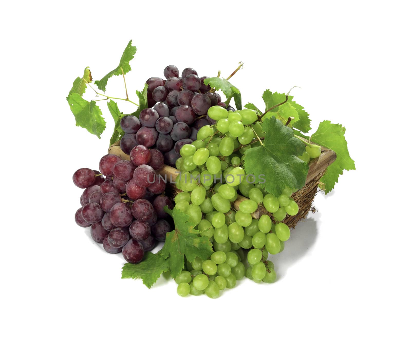grapes by bravajulia