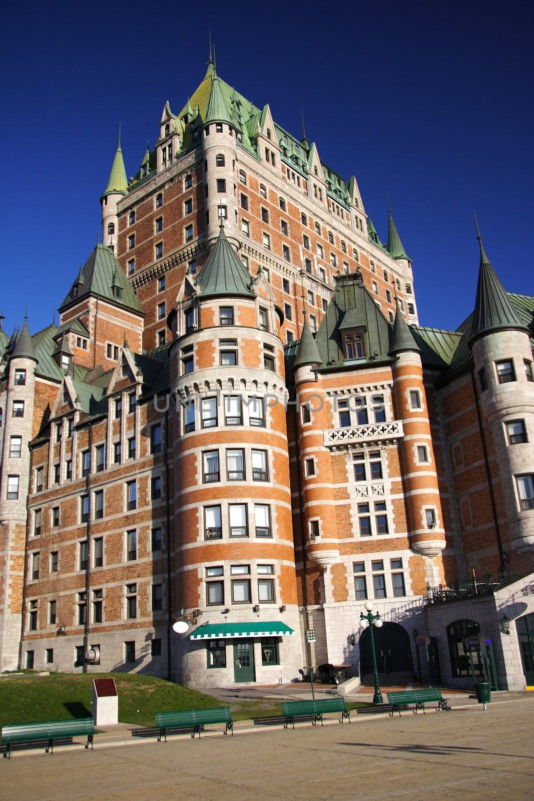 Frontenac chateau, Quebec City by Maridav
