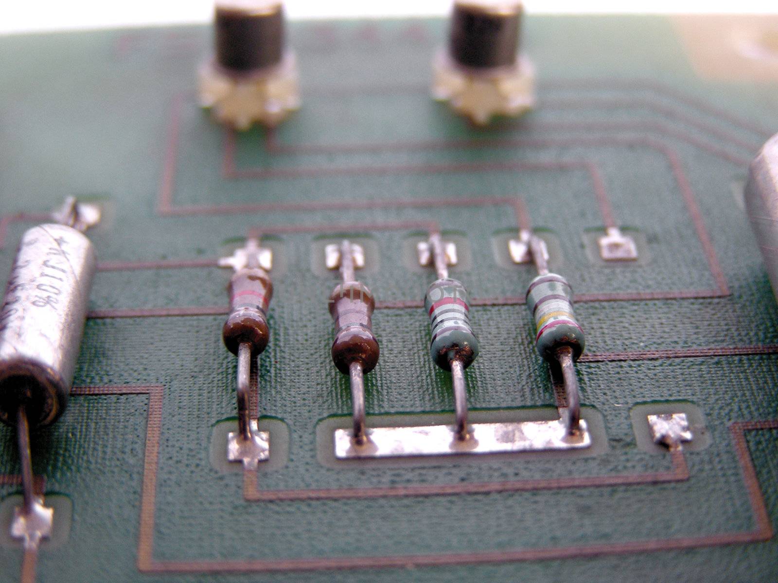 Printed circuit with electronic components
