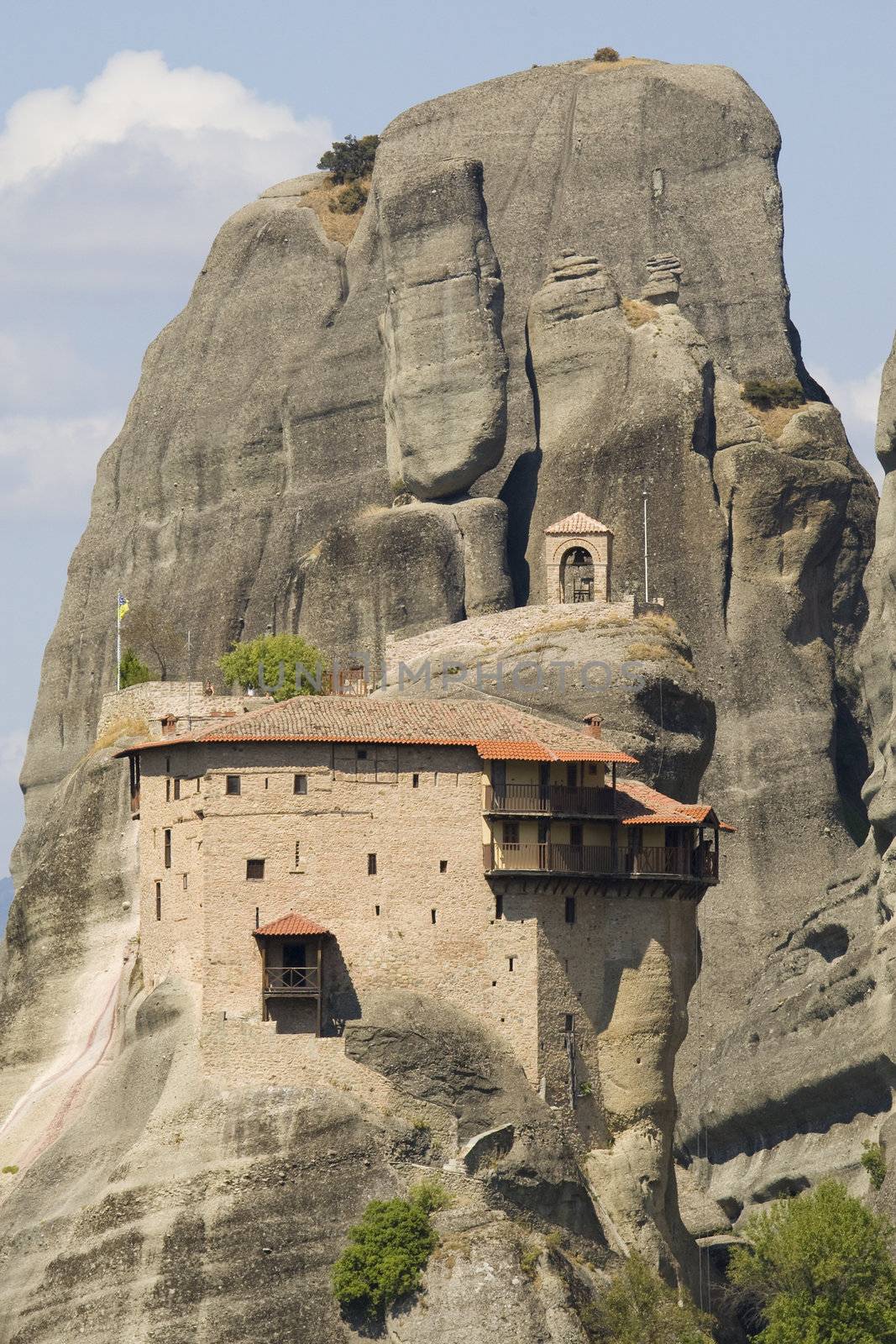 The Met�ora ("suspended rocks", "suspended in the air" or "in the heavens above") is one of the largest and most important complexes of Eastern Orthodox monasteries in Greece.