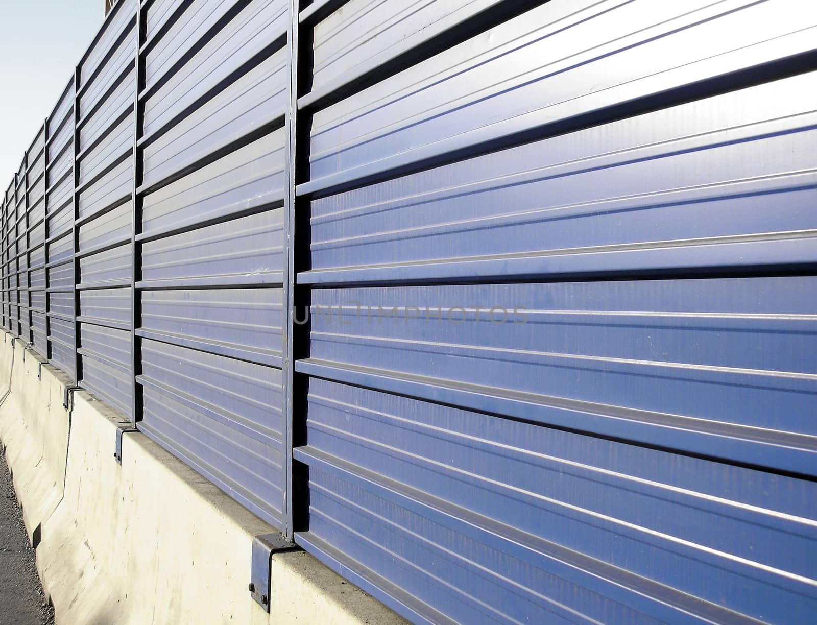 Provisional metal fence for road works